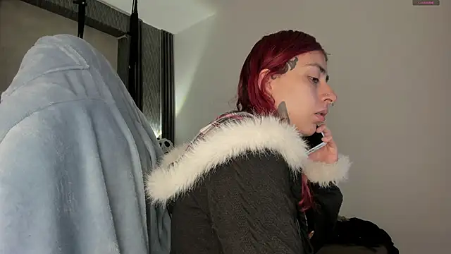 selene red  online show from 11/25/25, 01:55