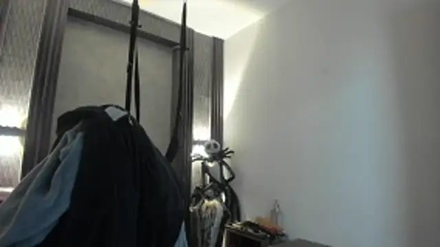 Snapshot of selene_red_ chatting on 12/17/25, 03:51 selene red online show from 12/17/25, 03:51
