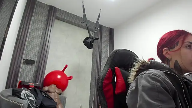 Snapshot of selene_red_ chatting on 02/17/26, 12:40 selene red online show from 02/17/26, 12:40