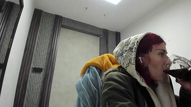 Snapshot of selene_red_ chatting on 04/10/26, 12:49 selene red online show from 04/10/26, 12:49