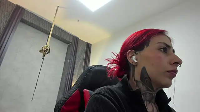 Snapshot of selene_red_ chatting on 06/15/26, 01:41 selene red online show from 06/15/26, 01:41