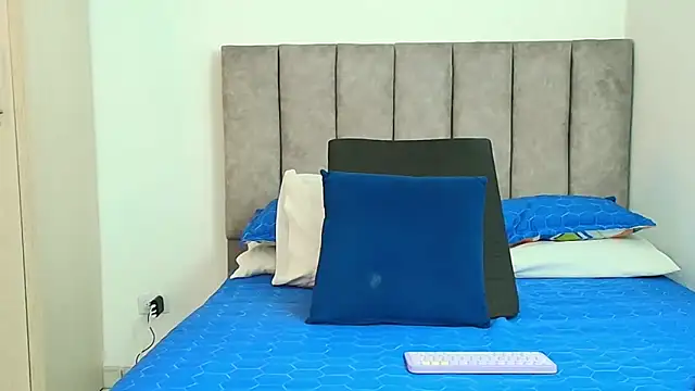 Snapshot of karina_lewis_ chatting on 10/10/25, 04:00 karina lewis online show from 10/10/25, 04:00