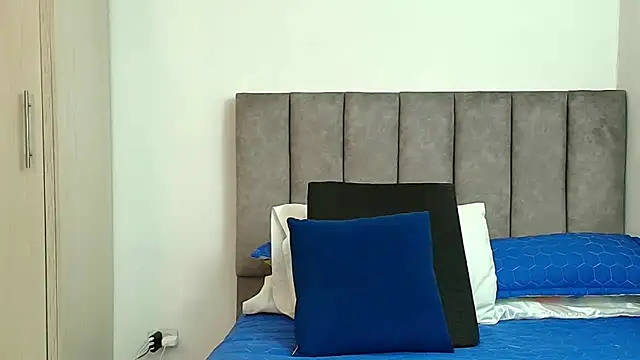 Snapshot of karina_lewis_ chatting on 11/25/25, 04:12 karina lewis online show from 11/25/25, 04:12