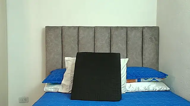 Snapshot of karina_lewis_ chatting on 11/26/25, 04:02 karina lewis online show from 11/26/25, 04:02