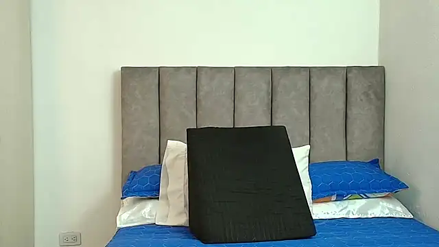 Snapshot of karina_lewis_ chatting on 12/03/25, 04:42 karina lewis online show from 12/03/25, 04:42