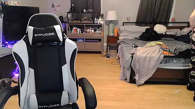 Elliewgfs online show from 12/11/24, 02:41