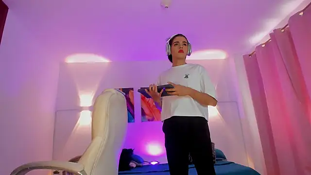 Snapshot of NoahCasstro chatting on 01/11/25, 07:05 NoahCasstro online show from 01/11/25, 07:05