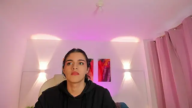 Snapshot of NoahCasstro chatting on 02/11/25, 02:24 NoahCasstro online show from 02/11/25, 02:24