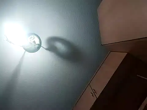 Snapshot of skrigul12 chatting on 09/19/25, 04:18 skrigul12 online show from 09/19/25, 04:18