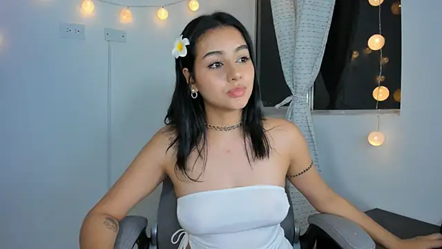 Snapshot of julia_strauns chatting on 12/03/24, 09:00 julia strauns online show from 12/03/24, 09:00