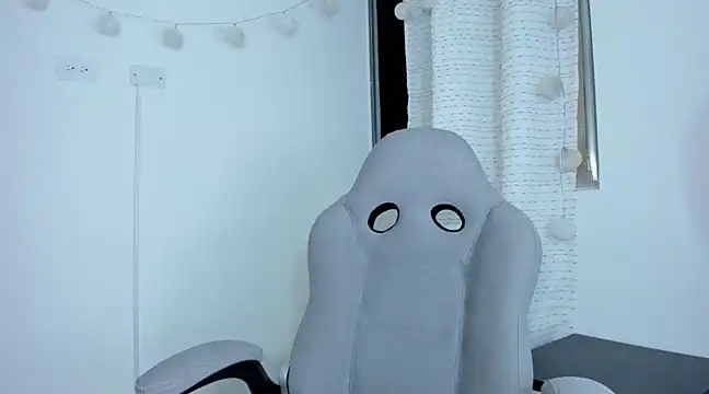 Snapshot of julia_strauns chatting on 12/30/24, 02:53 julia strauns online show from 12/30/24, 02:53