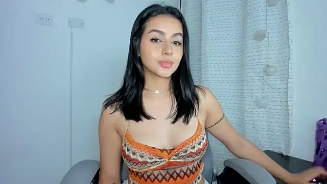 Snapshot of julia_strauns chatting on 02/12/25, 08:27 julia strauns online show from 02/12/25, 08:27