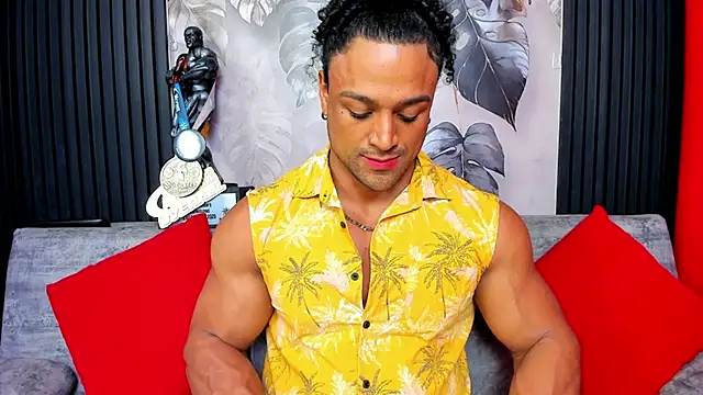 Snapshot of MikeEstevess chatting on 09/27/25, 05:56 MikeEstevess online show from 09/27/25, 05:56