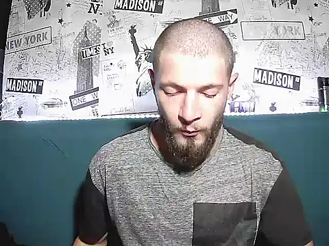 Snapshot of jimmyy_ chatting on 10/19/25, 09:04 jimmyy online show from 10/19/25, 09:04