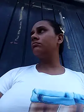 Snapshot of Andreita_95 chatting on 10/28/25, 10:23 Andreita 95 online show from 10/28/25, 10:23