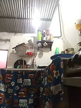 Snapshot of Andreita_95 chatting on 11/12/25, 11:21 Andreita 95 online show from 11/12/25, 11:21