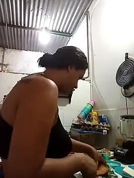 Snapshot of Andreita_95 chatting on 11/14/25, 11:53 Andreita 95 online show from 11/14/25, 11:53