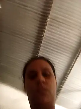 Snapshot of Andreita_95 chatting on 11/15/25, 02:46 Andreita 95 online show from 11/15/25, 02:46