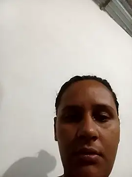 Snapshot of Andreita_95 chatting on 11/21/25, 10:25 Andreita 95 online show from 11/21/25, 10:25