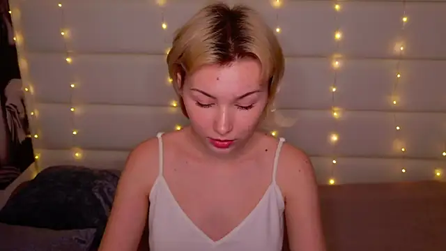 BunnyAnny online show from 12/05/24, 08:11