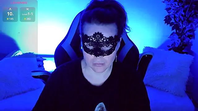 Snapshot of Sexy-Housewife chatting on 10/19/25, 07:03 Sexy-Housewife online show from 10/19/25, 07:03