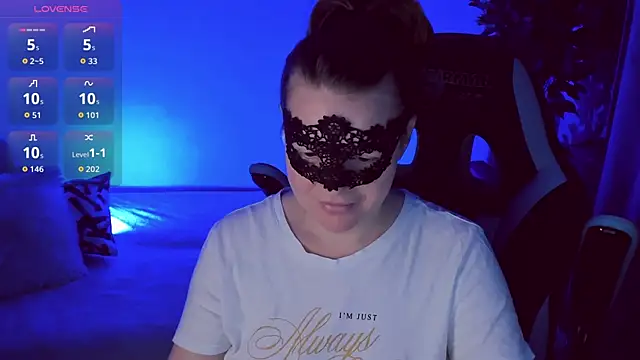 Snapshot of Sexy-Housewife chatting on 10/27/25, 06:56 Sexy-Housewife online show from 10/27/25, 06:56