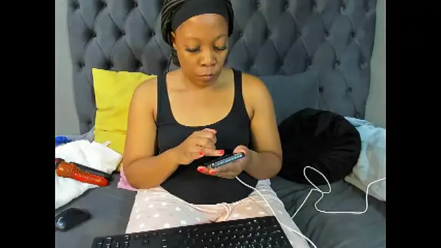 Snapshot of DIRTYTALKINQUEEN chatting on 10/24/25, 08:22 DIRTYTALKINQUEEN online show from 10/24/25, 08:22