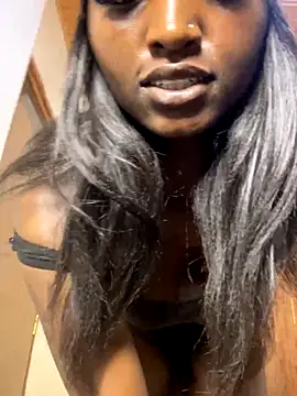 Snapshot of Curvixx chatting on 09/18/25, 04:25 Curvixx online show from 09/18/25, 04:25