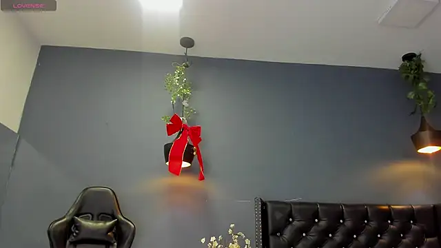Hannah Miller   online show from 12/18/24, 11:34