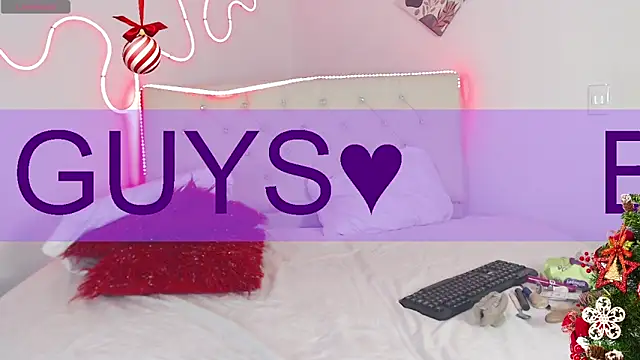 Snapshot of UniversitygirlQS chatting on 12/21/24, 07:24 UniversitygirlQS online show from 12/21/24, 07:24