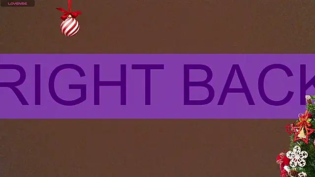 Snapshot of UniversitygirlQS chatting on 12/21/24, 10:28 UniversitygirlQS online show from 12/21/24, 10:28