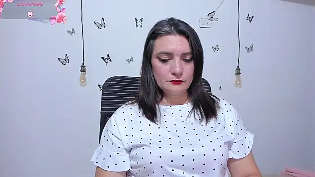 Amie Adams82  online show from 06/05/26, 02:01
