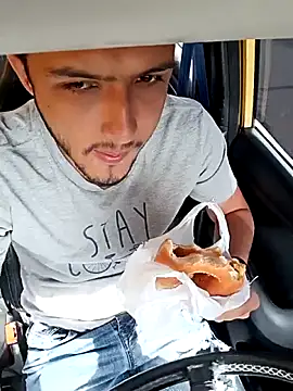 Snapshot of mosmar_20 chatting on 10/27/25, 01:37 mosmar 20 online show from 10/27/25, 01:37