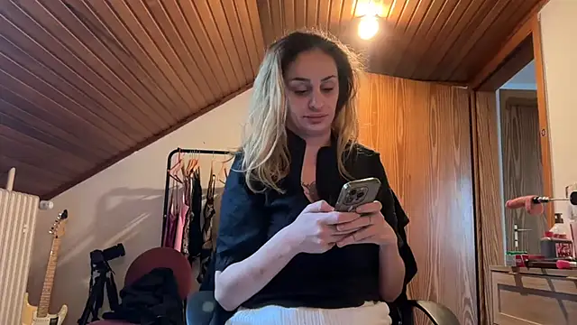 JeSuisUnTapin online show from 09/25/25, 07:23