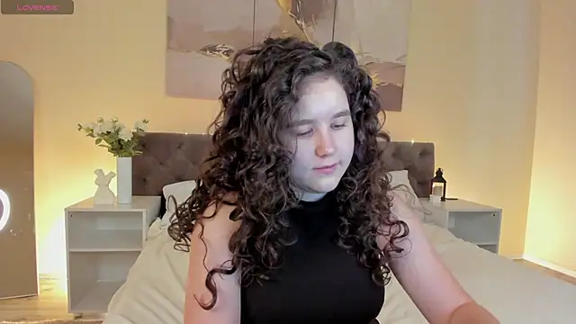 Ariella Sol online show from 05/06/26, 01:03