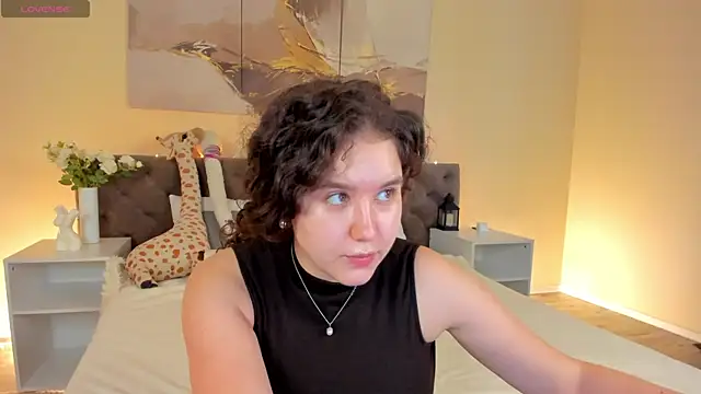 Ariella Sol online show from 06/05/26, 01:01