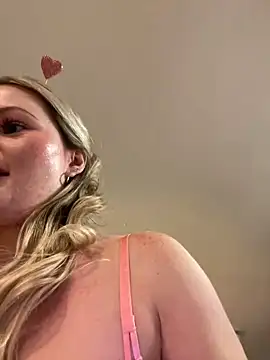 Snapshot of LoveShae_ chatting on 02/15/25, 01:31 LoveShae online show from 02/15/25, 01:31