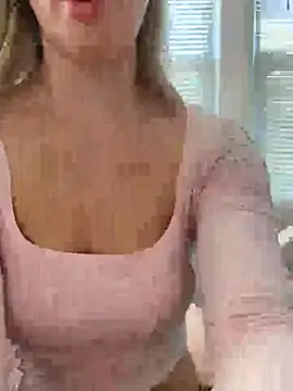 Snapshot of LoveShae_ chatting on 11/05/25, 04:40 LoveShae online show from 11/05/25, 04:40