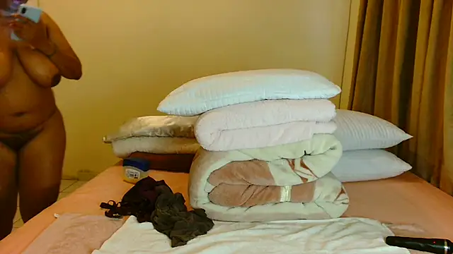 Snapshot of ALEXABOUJEE95 chatting on 10/06/25, 03:31 ALEXABOUJEE95 online show from 10/06/25, 03:31