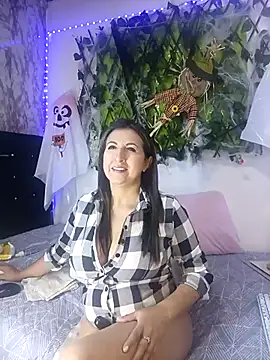 Snapshot of any_mour chatting on 11/02/25, 03:58 any mour online show from 11/02/25, 03:58