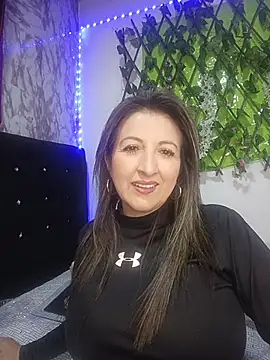 Snapshot of any_mour chatting on 11/11/25, 04:18 any mour online show from 11/11/25, 04:18