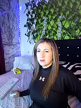 Snapshot of any_mour chatting on 11/23/25, 06:41 any mour online show from 11/23/25, 06:41