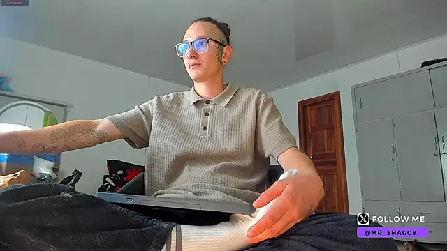 Snapshot of MrShaggy chatting on 05/18/26, 05:24 MrShaggy online show from 05/18/26, 05:24