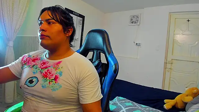 Snapshot of Margoth_Montilla chatting on 10/22/25, 04:13 Margoth Montilla online show from 10/22/25, 04:13