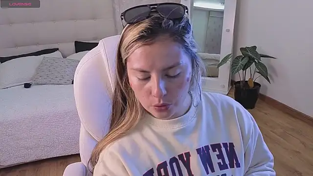 brandy sweet  online show from 09/27/25, 03:39