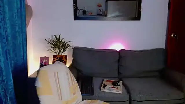 Snapshot of Nicole_white_11 chatting on 09/18/25, 12:34 Nicole white 11 online show from 09/18/25, 12:34