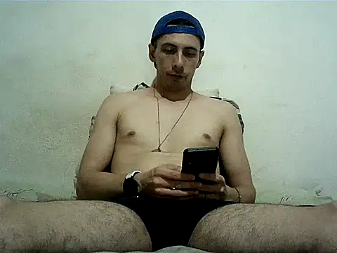 Snapshot of Twinkboy_28 chatting on 03/19/25, 02:48 Twinkboy 28 online show from 03/19/25, 02:48
