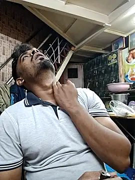 Snapshot of rayhan085 chatting on 09/21/25, 10:44 rayhan085 online show from 09/21/25, 10:44