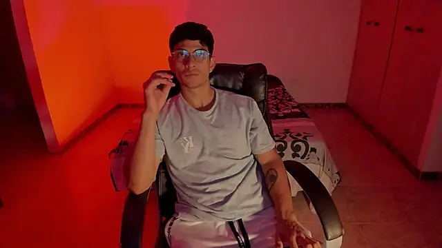 Snapshot of Leoandsarima420 chatting on 01/30/25, 12:50 Leoandsarima420 online show from 01/30/25, 12:50