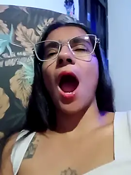 Leslly  online show from 11/15/25, 08:11